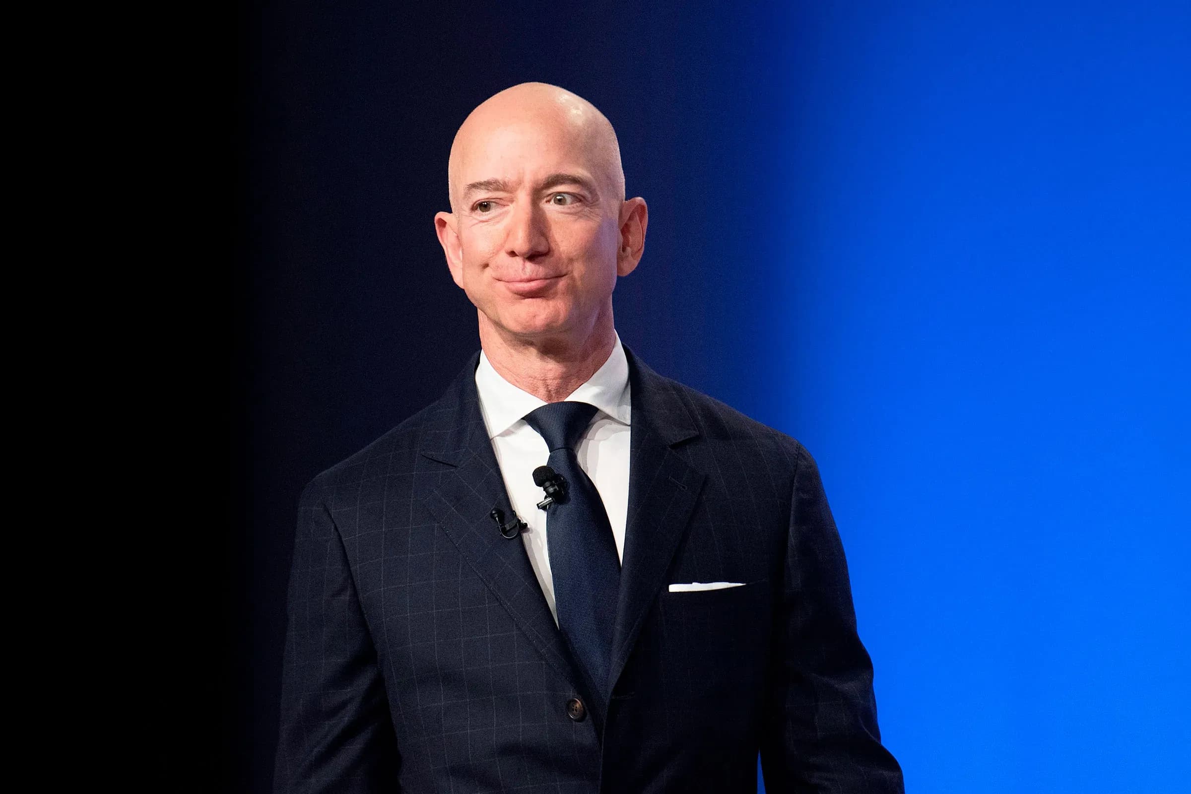 Jeff Bezos – Building Amazon Through Customer Obsession and Relentless Innovation